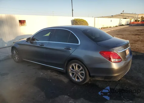 2017 Mercedes-Benz C 300 z USA, uszkodzony, nr VIN 55SWF4JB7HU215628